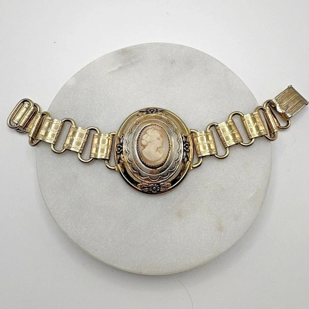 Vintage Coro Cameo Bracelet Book Link Gold Tone Shell Victorian Revival READ
